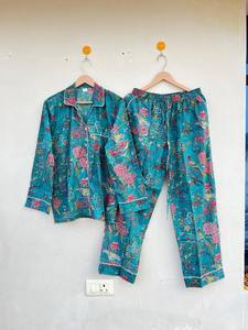 ชุดนอนผ้าฝ้ายพิมพ์ลายดอกไม้ - Product Image 2