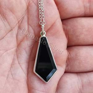 Collar con Colgante de Ataúd de Plata de Ley Hecho a Mano con Piedra de Ónix Negra, Cadena Gótica, Collar de Ataúd Negro Único - Product Image 4