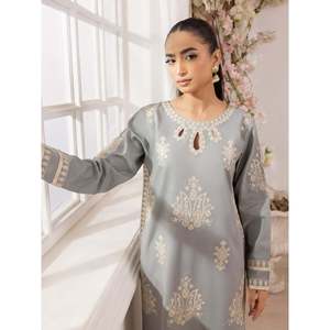 Ensemble de costume en lawn brodé 3 pièces pour femmes Mohagini avec dupatta imprimé Monark et pantalon - BIC-3741 - Product Image 5