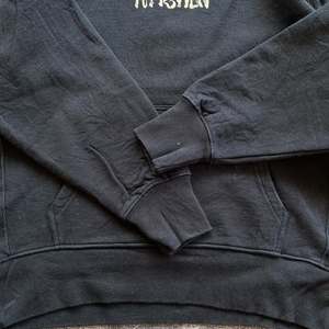 เสื้อฮู้ดพิมพ์ลายพัฟสำหรับผู้ชายเสื้อฮู้ดและสเวตเชิ้ตสำหรับผู้ชายงานปักลายแบบกำหนดเอง - Product Image 3