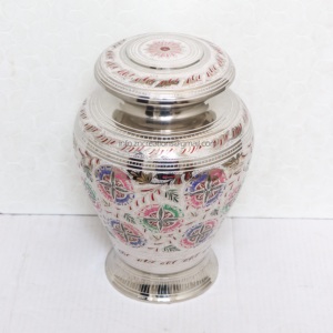 Urna de cremación de latón de mejor grado Patrón grabado hecho a mano para cenizas humanas Suministros de urna funeraria de metal de la India - Product Image 3