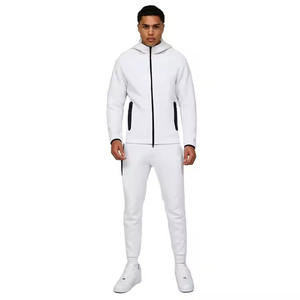 Vente d'usine Survêtement pour homme de haute qualité Logo personnalisé Vêtement décontracté Respirant Style uni Ensemble pour l'hiver Survêtement personnalisé - Product Image 1