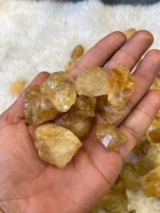 พลอยซิทรินแท้ดิบ ขัดเงา สำหรับบำบัดรักษา  ขายส่ง ของแท้ 100% - Product Image 4