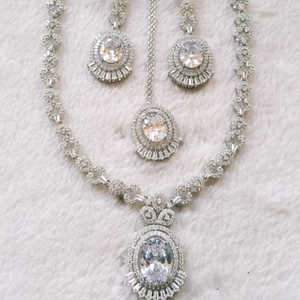 ชุดเครื่องประดับไรน์สโตนสแตนเลสพรีเมี่ยมต่างหูและเครื่องประดับศีรษะสไตล์คลาสสิกประดับหินสำหรับเจ้าสาว - Product Image 4