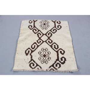 Tapis turc vintage, tapis de 3x3,1 pieds, petit tapis à bordures blanches - Product Image 1