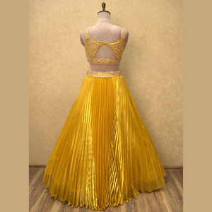 Lehenga jaune nouvellement lancé avec travail de broderie à la main en miroir pour la célébration culturelle et l'approvisionnement de mariage de l'Inde en gros - Product Image 5