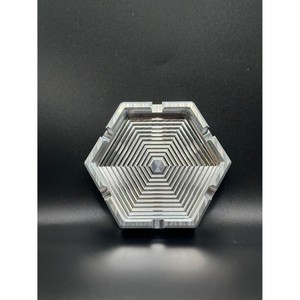 Cenicero de acabado pulido Diseño de metal de aluminio con alto acabado El mejor Cenicero hexagonal de metal Tendencia 2K25 Artículo - Product Image 4