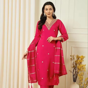 Crimson Bliss Premium Designer traditionnel Kurta Chic Accents pour les célébrations d'hiver Mariages Occasions spéciales Chic Party Wear - Product Image 1