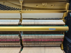Piano Vertical Acústico Yamaha U1H de Lujo Profesional en Oferta, Usado en Buen Estado con Buenos Precios, 88 Teclas U1 U2 U3 - Product Image 3