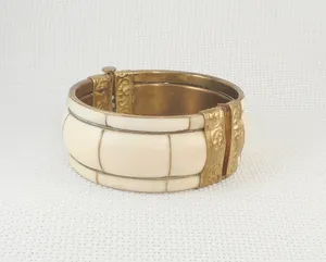 Bracelet manchette vintage en laiton incrusté d'os, bracelet indien rétro en laiton et os incrusté, bracelet à charnière, cadeau, bracelet en agate - Product Image 3