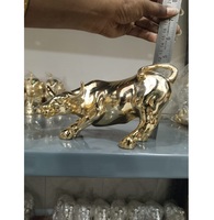 Figurine de taureau vintage antique en métal poli plaqué argent, décoration rustique moderne pour la maison, pièce d'art de collection pour table ou étagère