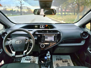 2018 Toyota Prius c One avec boîte de vitesses automatique sièges en cuir caméra arrière galerie de toit en alliage carburant Diesel voiture d'occasion - Product Image 2