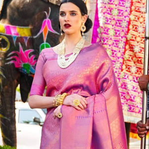 Sarees en soie Lichi de haute qualité pour femmes Fournisseur en gros en vrac de sarees indiens traditionnels de FashionHarbour - Product Image 1