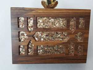 กระเป๋าคลัทช์ทรงธรรมชาติทำมือจากอินเดีย ลายสัตว์  วัสดุออร์แกนิค  สีน้ำตาล  เป็นมิตรกับสิ่งแวดล้อม - Product Image 2