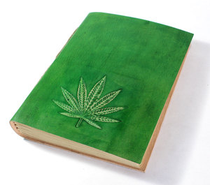 Journal en cuir de chèvre véritable TC, reliure rigide, couleur verte, carnet avec couverture avant en feuille de chanvre en relief pour un usage quotidien - Product Image 3