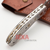 Couteau pliant multifonction de survie en acier Damas fait main, manche en laiton gravé, étui en cuir, couteau de poche personnalisé pour