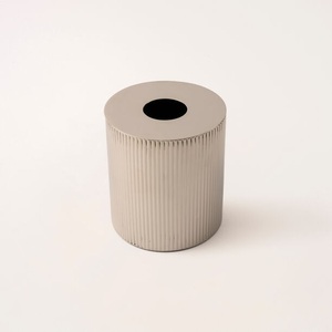 Boîte à mouchoirs en métal de conception de rayures de finition dorée de conception de luxe pour avec le matériel de haute qualité - Product Image 5