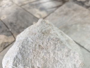 Pyrophyllite de qualité industrielle en morceaux pour la production de briques réfractaires et les matériaux de meubles de four à haute température - Product Image 3