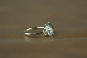 Anillo de diamante cultivado en laboratorio Premium Esmeralda y corte redondo VS1 Clarity IGI SGL Certificado Oro Rosa Oro Plata Proveedor mayorista - Product Image 3