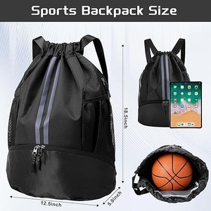 Sac à dos de sport en nylon noir avec poches latérales en filet pour bouteilles d'eau et rangement de ballons de basket, capacité 30-40L - Product Image 3