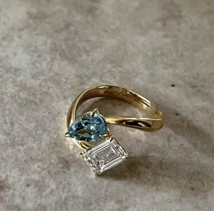 Anillo de Compromiso con Diamante Azul Real Corte Princesa, Diamante Cultivado en Laboratorio, Oro de 18K, Certificado IGI - Product Image 1