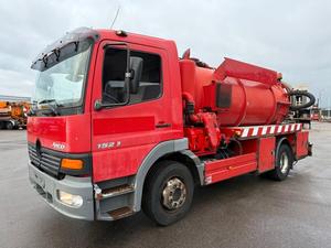 Camion-citerne d'occasion Mercedes-Benz Atego 1523 4x2 de 2000, à aspiration sous vide et pression, pour le nettoyage des boues d'assainissement municipal - Product Image 1