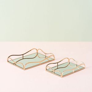 Plateau miroir élégant en métal et verre au design artistique pour les centres de table ou les cadeaux de mariage haut de gamme - Product Image 5