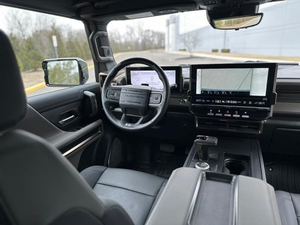 Limpia 2025 G M C H u m e r EV SUV 2X AWD - Product Image 2