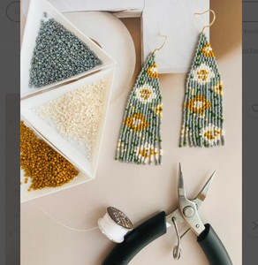 Pendientes de Flecos con Cuentas Florales de Moda, Pendientes Colgantes Botánicos Color Crema, Joyería Tribal Boho, Pendientes Largos Hechos a Mano con Cuentas de Semillas - Product Image 2