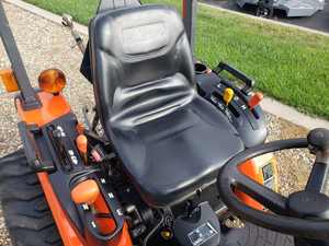 Tractor Usado Kubota B2320 Todoterreno Diésel con Cargador, Tractor Compacto y Potente con Ruedas - Product Image 2