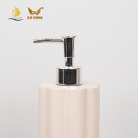 Ensemble d'accessoires de salle de bain en résine comprenant un distributeur de savon Boîte à mouchoirs Porte-brosse à dents Ensemble de toilette stocké Hôtel Maison