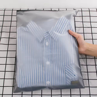 Emballage plastique refermable personnalisé en CPE mat givré avec fermeture éclair, sac à fermeture éclair avec logo pour vêtements