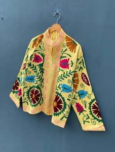 Chaqueta Corta Festiva de Invierno con Bordado de Terciopelo Suzani |   Abrigo Suzani para Mujer |   Chaqueta Suzani de Terciopelo, Abrigo de Tela de Algodón Suzani - Product Image 3