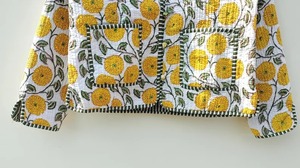 Veste en coton matelassée de style bohème faite à la main en Inde pour femmes Nouveau style Tissu tissé imprimé fleurs Vêtement décontracté pour l'hiver - Product Image 3