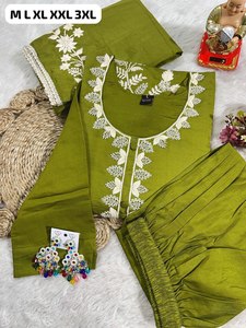 Kurti pantalon et dupatta en soie romaine de haute qualité, très tendance, avec broderie et travail artisanal de Kolkata, en vente - Product Image 4