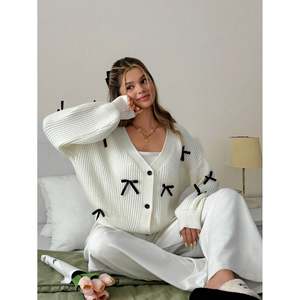 Cárdigan de manga larga con detalle de lazo y estampado de otoño para mujer - Product Image 4