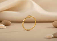 Bague de fiançailles en or jaune avec fleur, diamant brillant de laboratoire taille brillant, sertie à griffes, design minimaliste, bijoux fins pour femme, idéale pour les fêtes