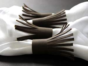 Servilleteros de cuero únicos para uso diario y decoración de mesa festiva elaborados en texturas ricas y colores terrosos cálidos - Product Image 5