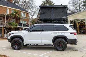 2023 เซควอย่า TRD Pro ไมล์น้อย เครื่องยนต์สมบูรณ์ ระบบเกียร์อัตโนมัติ หลังคาพาโนรามา ไฟ LED พร้อมส่ง - Product Image 3