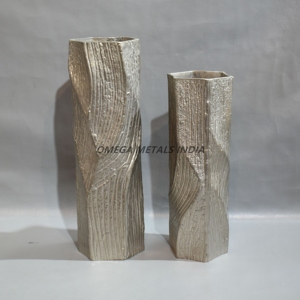 Vase violet métallisé dernier design, forme évasée élégante avec finition scintillante, idéal pour une utilisation moderne à la maison et au bureau - Product Image 4