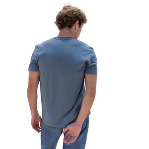 T-shirt pour homme en coton biologique de luxe 100% bleu cendré uni, col rond, pré-rétréci, manches courtes, respirant, coupe classique - Product Image 6