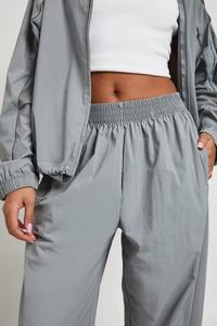 Nouvelle mode 2025, survêtement pour femmes, dernier modèle, léger, veste en nylon réfléchissante à fermeture éclair, tenue décontractée, survêtement taille haute - Product Image 6