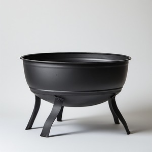 Foyer moderne en métal massif avec finition thermolaquée, conçu pour la combustion de bois en extérieur, offrant des performances stables et un aspect décoratif pour le jardin - Product Image 6