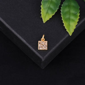 Charm Cuadrado de Plata de Ley 925 Chapado en Oro Vintage con Diamantes Pavé de 9x9 mm, Talla Unisex - Product Image 2