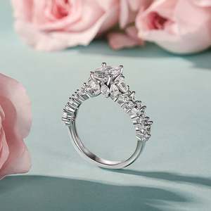 Bague de fiançailles ovale Jeulia Olivetta avec halo caché en diamants - Product Image 5