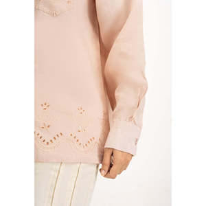 เสื้อเชิ้ตผ้าลินินลำลองสำหรับฤดูใบไม้ผลิ/ฤดูร้อน ทรงปกติ ดีไซน์เรียบง่ายทันสมัย WM-CS-SS25-415 - Product Image 4