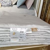 100% couette en soie de mûrier biologique pour hôtels feuilles de motif animal imprimé trois pièces écologiques en soie tricotée respirante