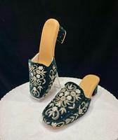 Sandales et Juttis de Luxe pour Femmes, Chaussures Indiennes Tissées à la Main et Brodées, Disponibles à la Vente depuis l'Inde