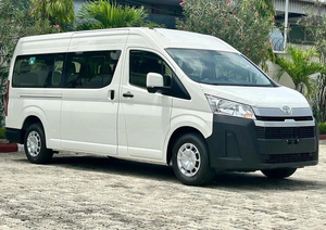 Bus Toyota Hiace d'occasion très bien entretenu, 18 places, transmission automatique et manuelle disponible - Product Image 6
