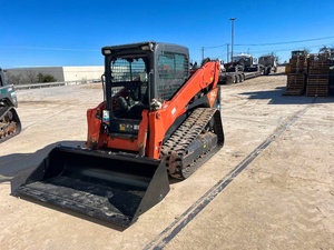 Entreprenez des travaux difficiles avec confiance dans le SVL97-2 2021 de Kubota. Il dispose d'une cabine fermée confortable équipée - Product Image 6